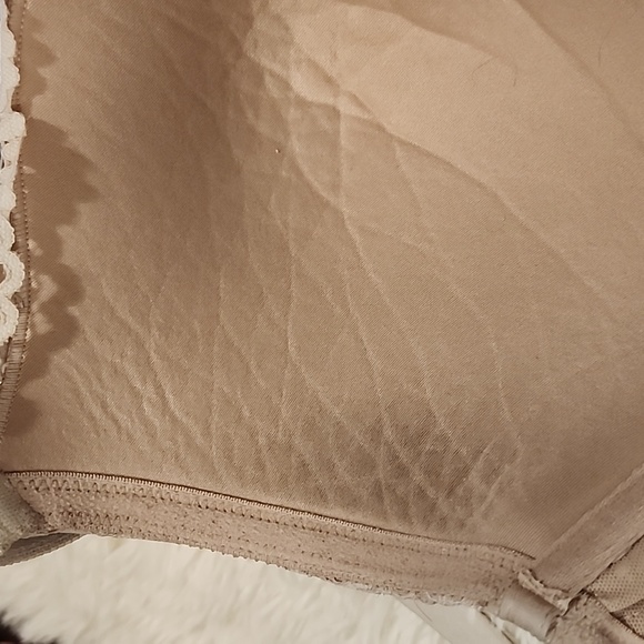 TORRID 42DDD & SECRET TREASURES 44D BRAS - Picture 6 of 12